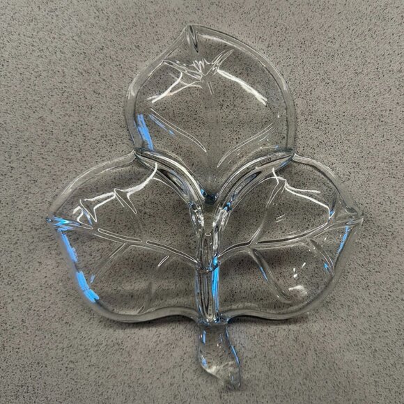 Clear Pressed Glass Divided Dish – Vintage Mid-Century Maple Leaf Design - Picture 3 of 5
